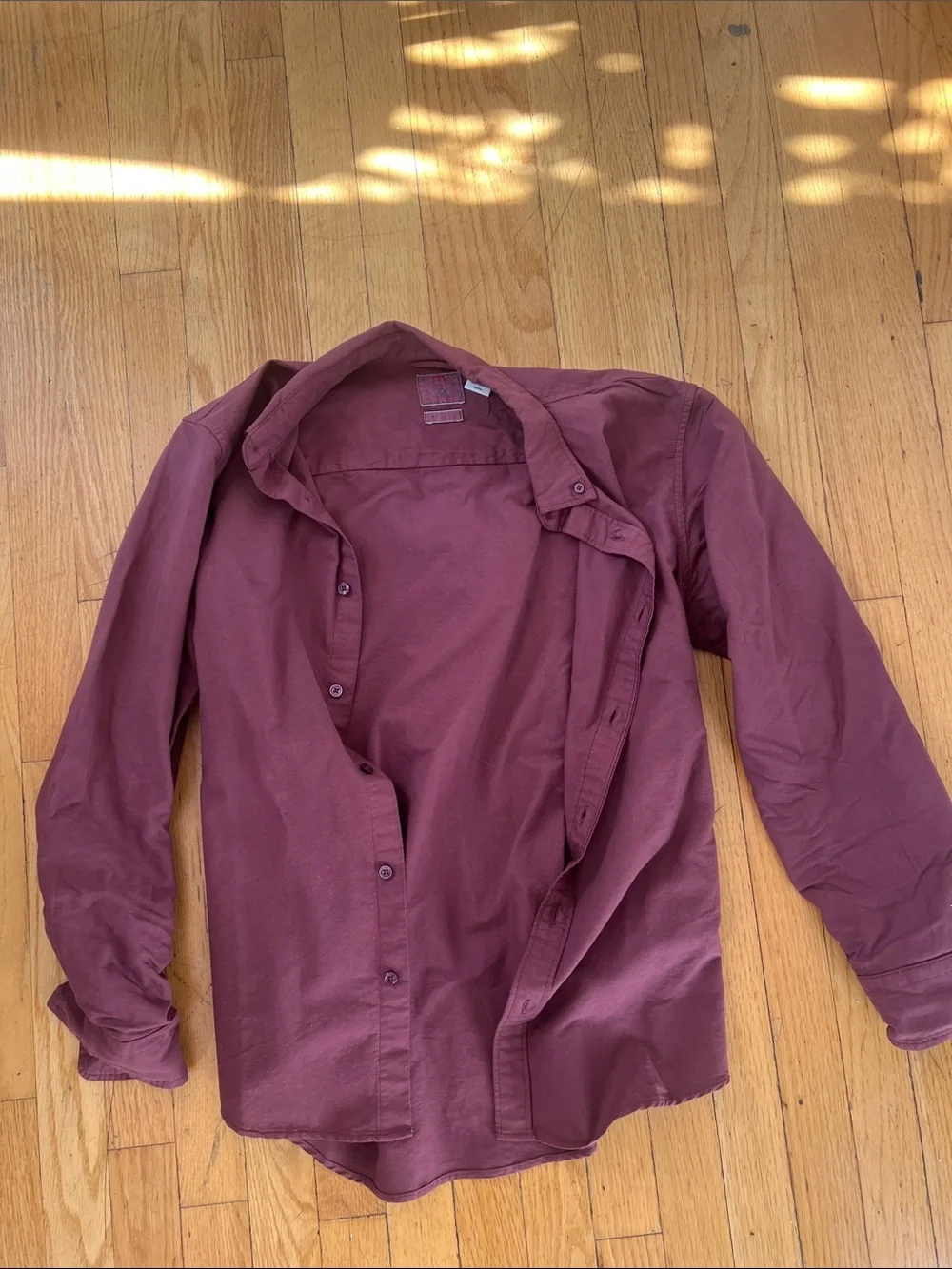 Levi's Men's Button-Down Shirt - maroon